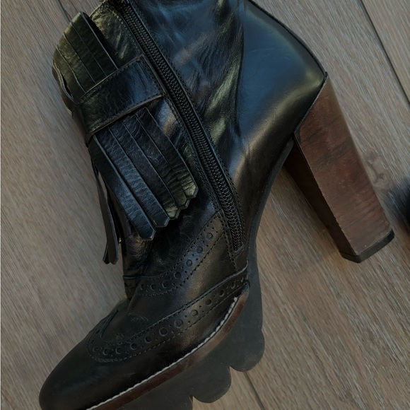 Gorgeous black boots! - Picture 6 of 16